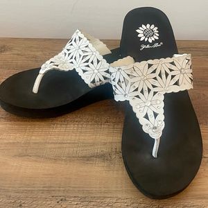 Yellowbox Sandals, T Strap, Black with White floral (rhinestones), 7.5 EUC